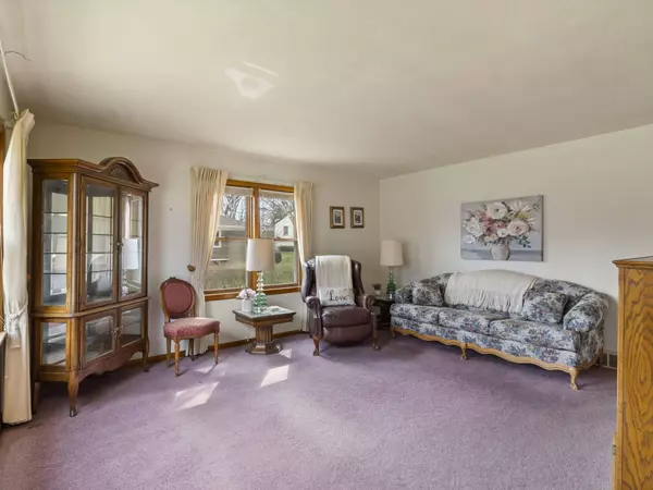 1319 Balsam Pl, West Bend, WI 53095