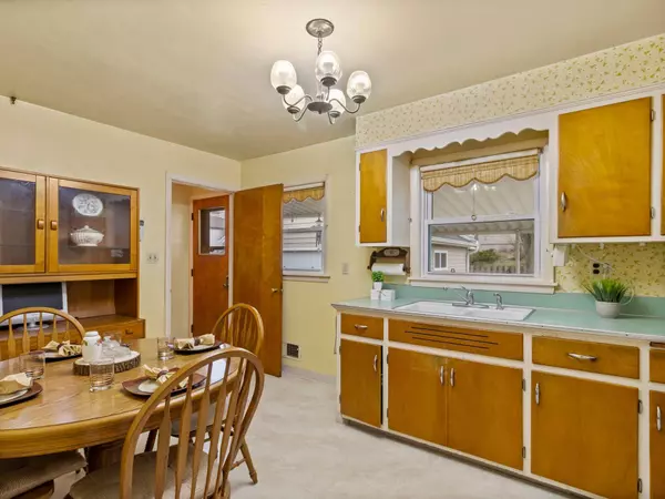 1319 Balsam Pl, West Bend, WI 53095