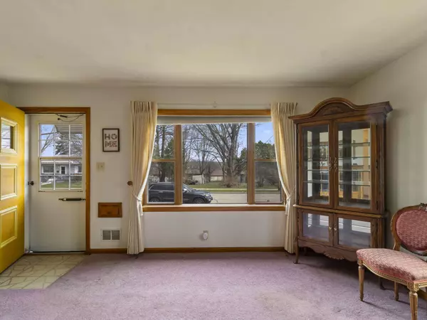 1319 Balsam Pl, West Bend, WI 53095