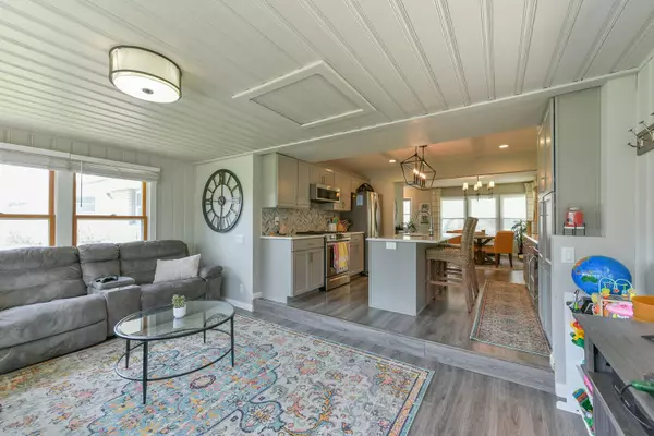 N84W15103 James Ave, Menomonee Falls, WI 53051