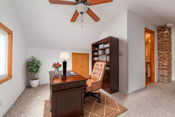 1317 S 75th St, West Allis, WI 53214