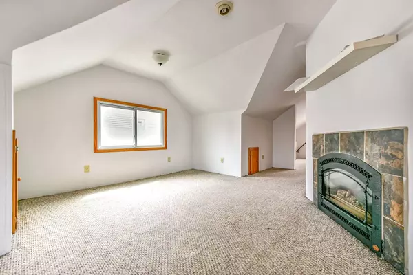 1317 S 75th St, West Allis, WI 53214