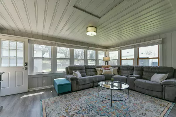 N84W15103 James Ave, Menomonee Falls, WI 53051