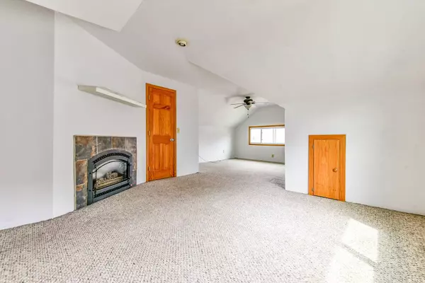 1317 S 75th St, West Allis, WI 53214