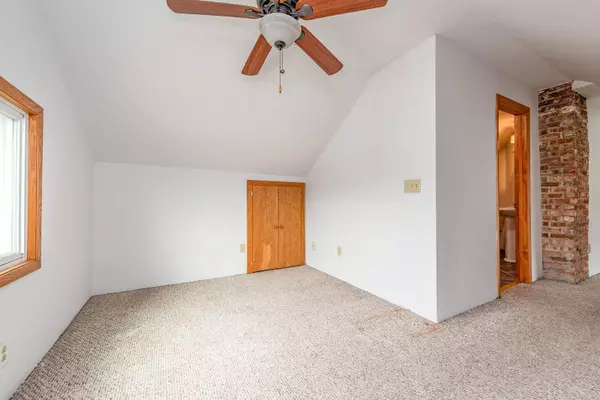 1317 S 75th St, West Allis, WI 53214