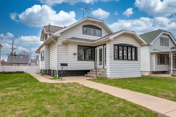 1317 S 75th St, West Allis, WI 53214