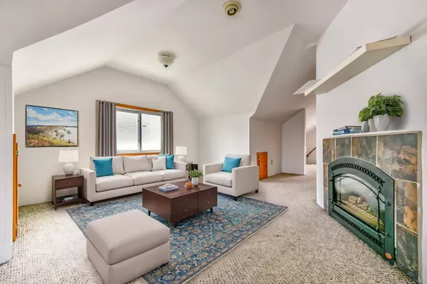 1317 S 75th St, West Allis, WI 53214