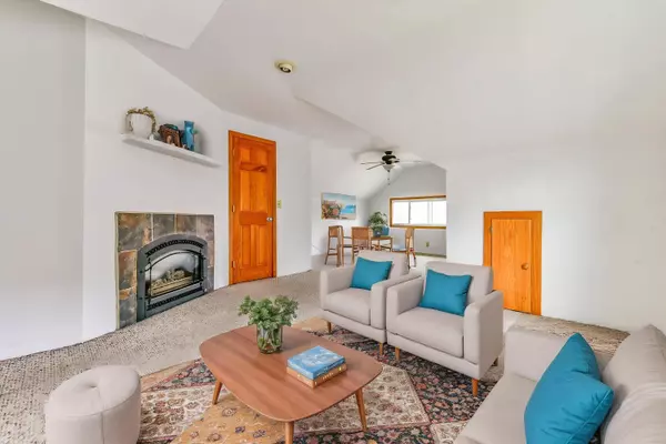 1317 S 75th St, West Allis, WI 53214