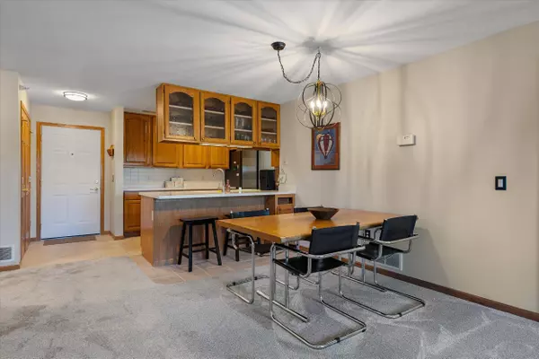 239 Oconomowoc Pkwy Unit 239, Oconomowoc, WI 53066