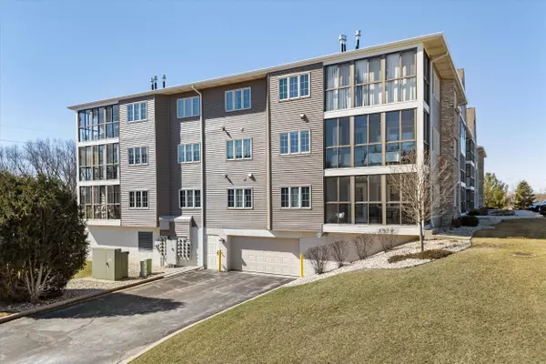 239 Oconomowoc Pkwy Unit 239, Oconomowoc, WI 53066