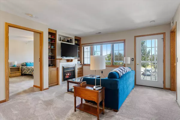 239 Oconomowoc Pkwy Unit 239, Oconomowoc, WI 53066