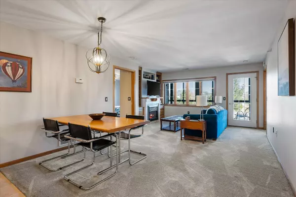 239 Oconomowoc Pkwy Unit 239, Oconomowoc, WI 53066