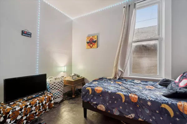 327 W Orchard St, Milwaukee, WI 53204