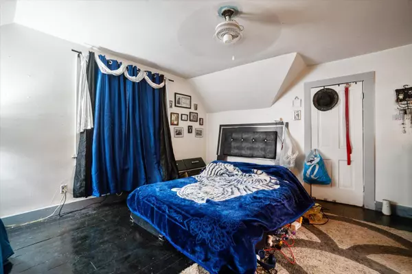 327 W Orchard St, Milwaukee, WI 53204