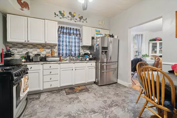 327 W Orchard St, Milwaukee, WI 53204