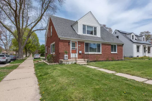 8730 W Center St, Milwaukee, WI 53222