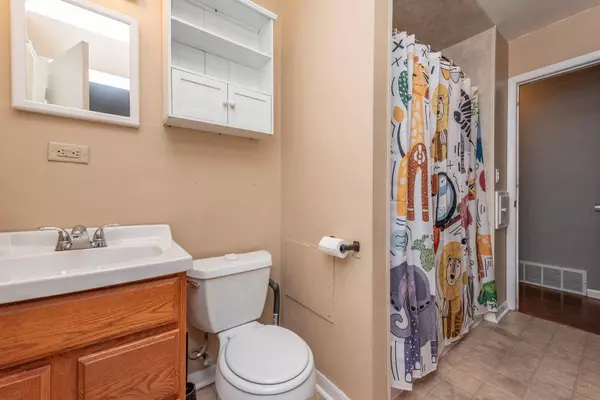 4450 N 82nd St, Milwaukee, WI 53218