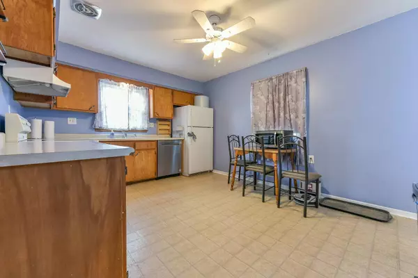 4450 N 82nd St, Milwaukee, WI 53218