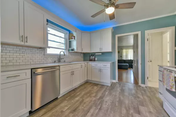 3818 E Barnard Ave, Cudahy, WI 53110