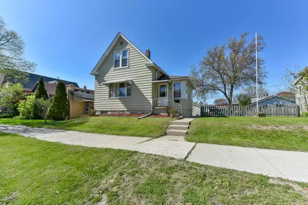 3818 E Barnard Ave, Cudahy, WI 53110