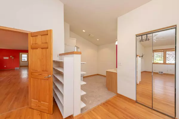 7315 S 48th St, Franklin, WI 53132