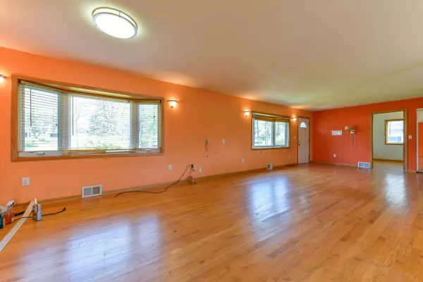 7315 S 48th St, Franklin, WI 53132