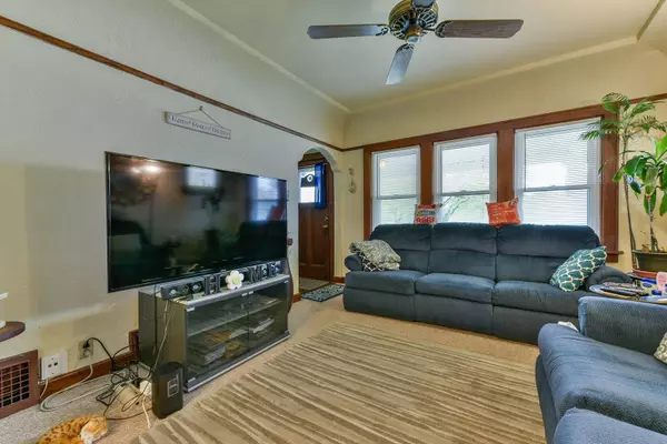 1427 Madison Ave, South Milwaukee, WI 53172