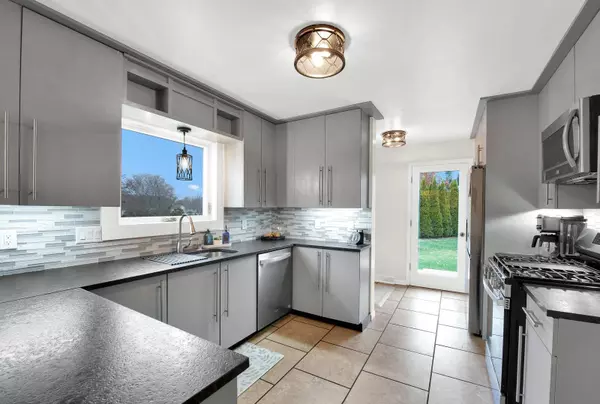 3106 Terrace Hl, Caledonia, WI 53406