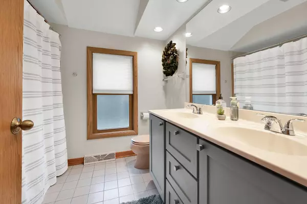 3106 Terrace Hl, Caledonia, WI 53406