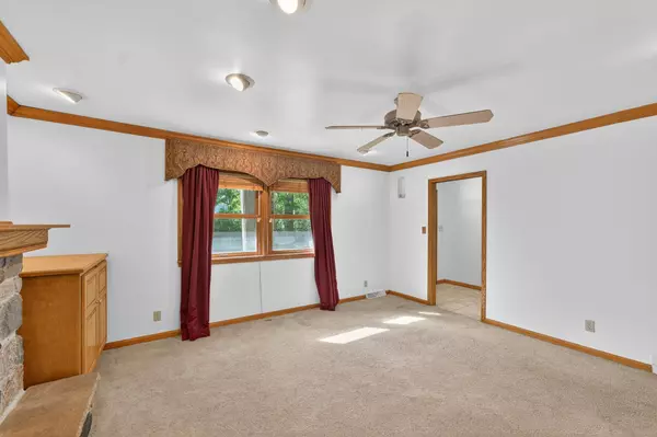 4472 N 104th St, Wauwatosa, WI 53225