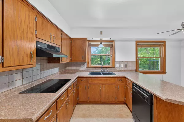 4472 N 104th St, Wauwatosa, WI 53225