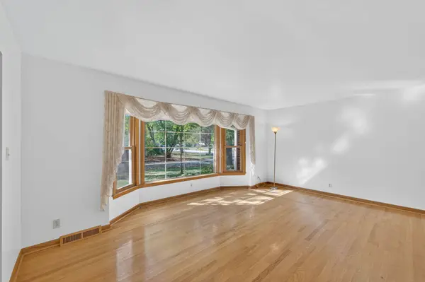 4472 N 104th St, Wauwatosa, WI 53225