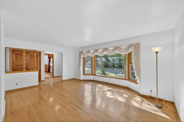 4472 N 104th St, Wauwatosa, WI 53225