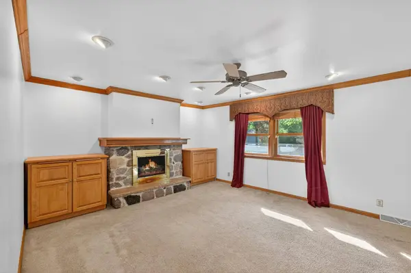 4472 N 104th St, Wauwatosa, WI 53225