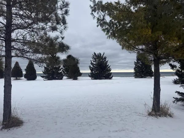 604 Lakeshore Dr, Kewaunee, WI 54216