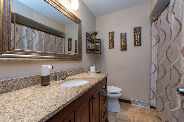 1370 S 122nd St, West Allis, WI 53214