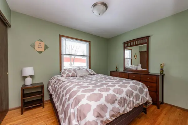 1370 S 122nd St, West Allis, WI 53214