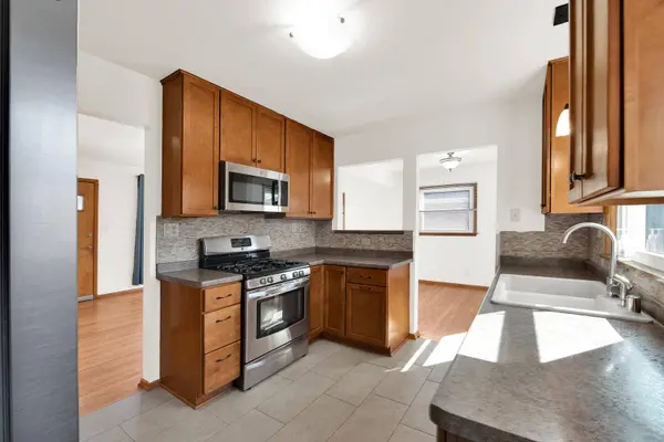 2885 S 102nd St, West Allis, WI 53227