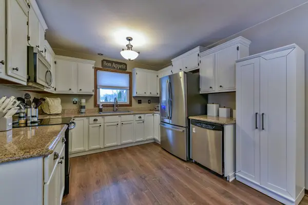 1370 S 122nd St, West Allis, WI 53214