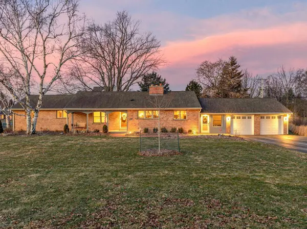 1245 Simon Dr, Brookfield, WI 53005