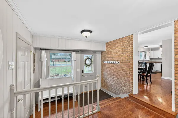 1245 Simon Dr, Brookfield, WI 53005