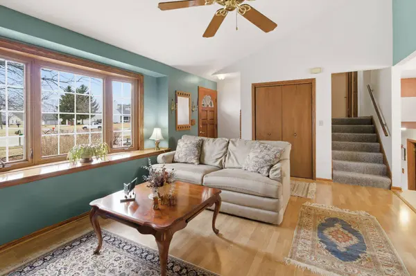 900 E Elm Rd, Oak Creek, WI 53154