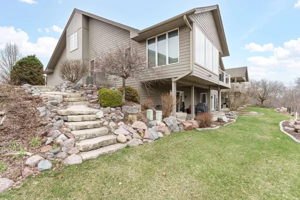 203 Deer Ridge Dr, West Bend, WI 53095