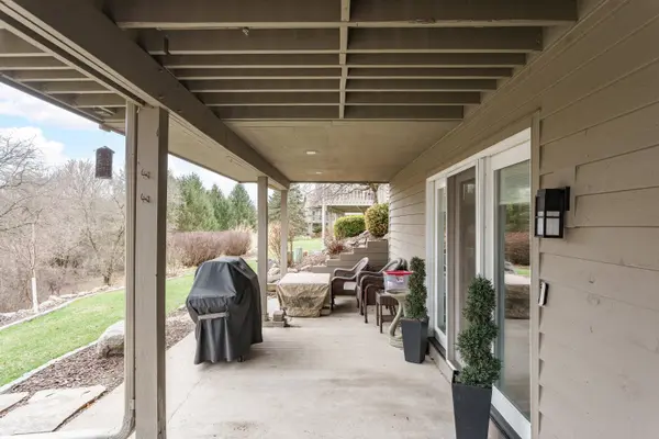 203 Deer Ridge Dr, West Bend, WI 53095