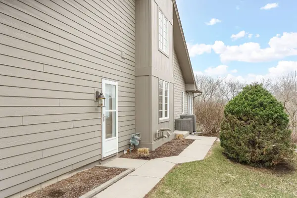 203 Deer Ridge Dr, West Bend, WI 53095