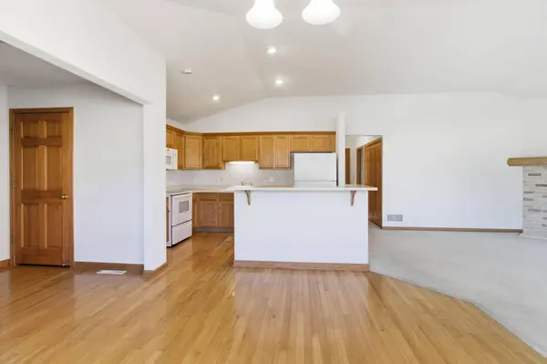 N96W14211 Knollcrest Cir, Germantown, WI 53022