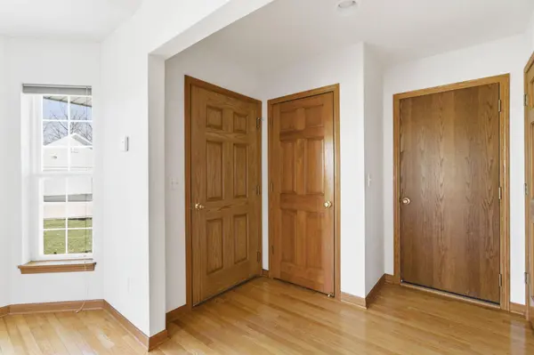 N96W14211 Knollcrest Cir, Germantown, WI 53022