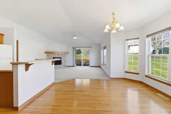 N96W14211 Knollcrest Cir, Germantown, WI 53022