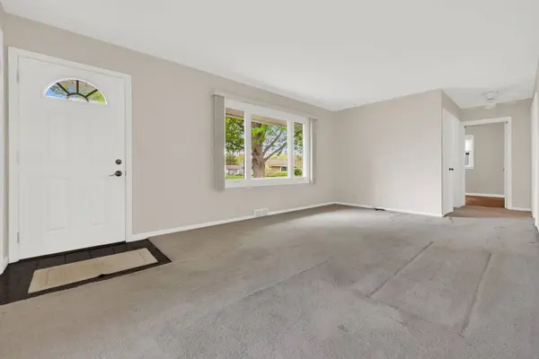 N85W1724 Lee Pl, Menomonee Falls, WI 53051