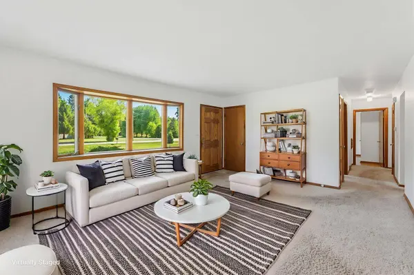21990 Holly Crest Dr, Brookfield, WI 53045